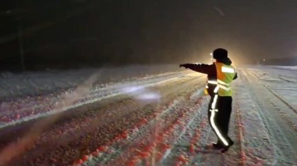 Боранда қалып қойған 10 адам құтқарылды