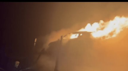 Груженый автовоз загорелся на трассе «Алматы-Ташкент» (ВИДЕО)