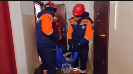 «Өздігінен тұра алмай қалды»: елордалық құтқарушылар 73 жастағы әжені құтқарды