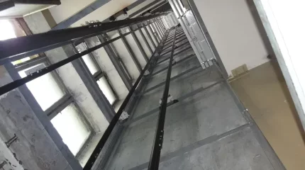 Скончался второй рабочий, сорвавшийся в шахту лифта в многоэтажке Караганды