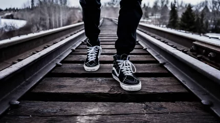 Акмолинец погиб под колесами поезда из-за наушников