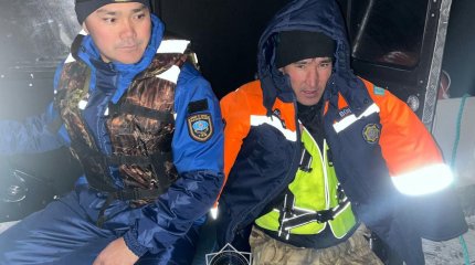 Из-за неисправной лодки рыбак попал в беду на Балхаше