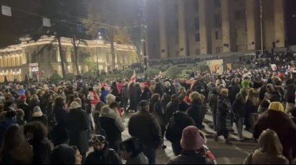 Антиправительственный митинг возобновился в Тбилиси