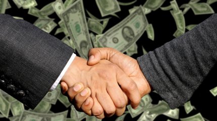 Выгодные финансовые сделки - у Дев; у Водолеев - полезные знакомства: гороскоп на вторник, 10 декабря