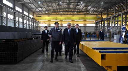 Президент осмотрел трубный завод Актобе