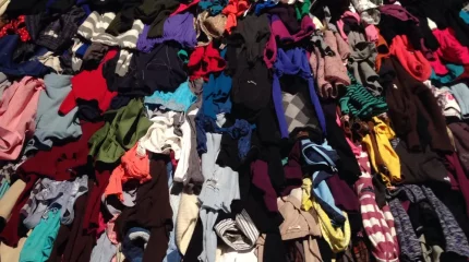 30 тонн одежды из Китая под видом гранита пытались ввезти в Казахстан