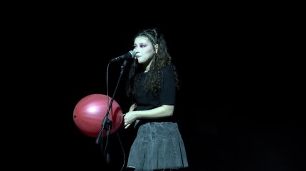 Шесть реалистичных историй наркоманов показали в столичном театре им. Горького