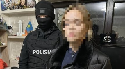 Алматинка разносила наркотики на глазах своих детей