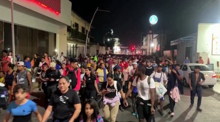 Тысячи мигрантов направляются в США из юга Мексики