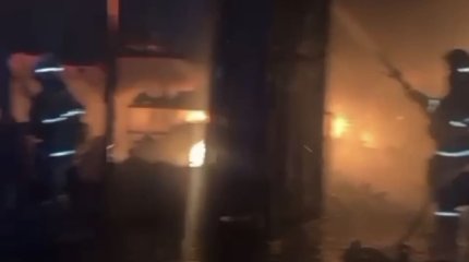 Бокс с четырьмя авто сгорел в Алматы