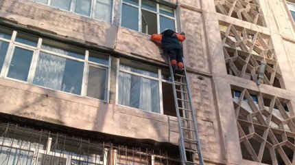 Таразда құтқарушылар 3 жасар балаға көмектесті