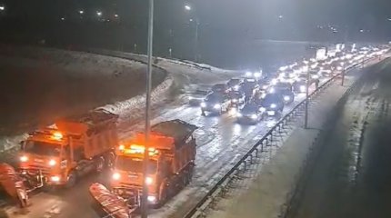 Больше тысячи машин скопились на закрытых в Карагандинской области трассах