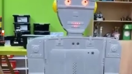 Столичный робот Темирбек поздравил казахстанцев с Днём Независимости (ВИДЕО)