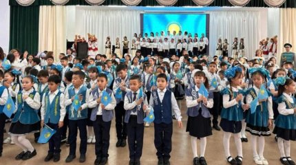 Елордада бір сәтте 700 оқушы патриоттық әнді шырқады