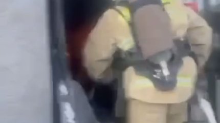 Магазин загорелся в Алматы: около сотни людей эвакуированы