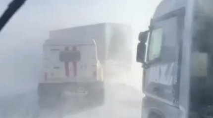 Дальнобойщики из нескольких стран застряли в снежных заносах области Жетісу