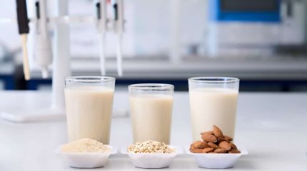 О вреде миндального и овсяного молока заявили ученые