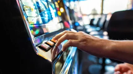 Атырауда алимент төлемеген 326 борышкер құмар ойындарға 800 млн теңгеден астам ақша аударған