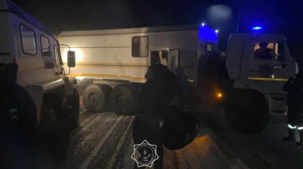 26 грузовиков застряли в снежном заносе в области Жетысу
