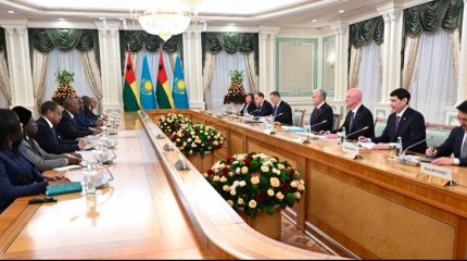 Токаев и Эмбало провели переговоры в расширенном формате