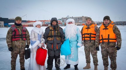 Дед Мороз со Снегурочкой сделали сюрприз кокшетауским рыбакам