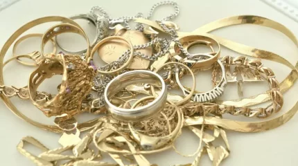 Астаналық әйел жаңадан көшіп келген көршісінің алтындарын қолды қылған