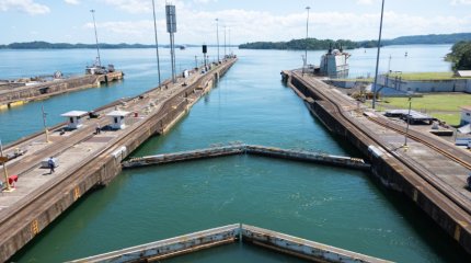 Трамп пригрозил отобрать у Панамы Панамский канал