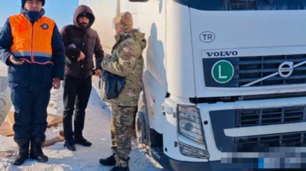 Турецкий водитель большегруза сломался близ Балхаша