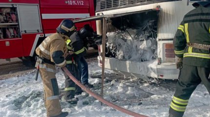 Пассажирский автобус загорелся в Уральске