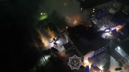 Крупный пожар произошел в мебельном цехе Семея (ВИДЕО)