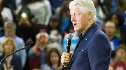 АҚШ-тың бұрынғы президенті ауруханаға түсіп қалды