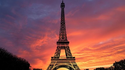 Пожар произошёл в Эйфелевой башне: более тысячи человек эвакуированы