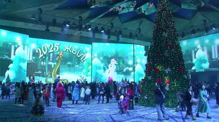 Более 300 детей получили новогодние подарки на президентской ёлке в Астане