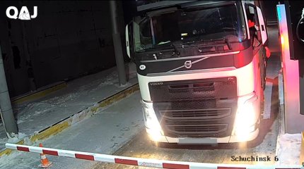 Без тормозов: два грузовика столкнулись у терминала оплаты по трассе "Астана-Щучинск"