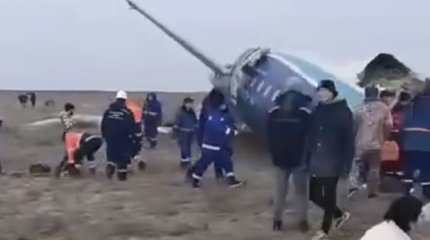 12 человек, в том числе ребенка, доставили с места крушения самолета в больницу Актау