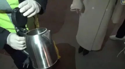 Шымкентте такси жүргізушісіне сәлемде ретінде берілген шәйнектен есірткі шықты