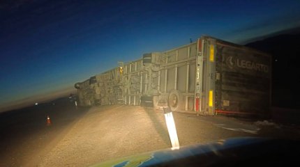 Сильный ветер перевернул грузовик на трассе Алматы-Усть-Каменогорск