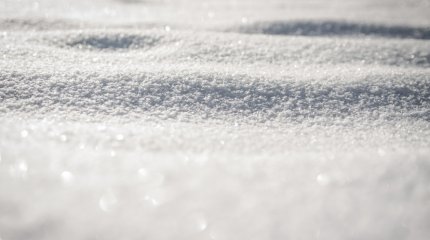 Два автомобиля застряли в снегу в Карагандинской области