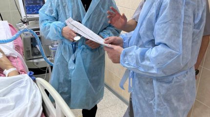 Вышел из комы и узнал родственника кыргызстанец, пострадавший в катастрофе под Актау
