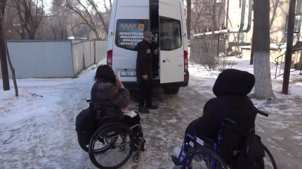 Семьсот инвалидов в Уральске едва не остались без инватакси: проблему решил акимат города