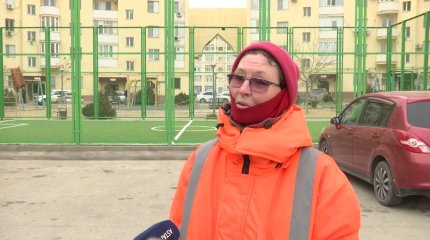 "Ужас, что будет твориться": дворник из Актау рассказала о работе в новогодние праздники