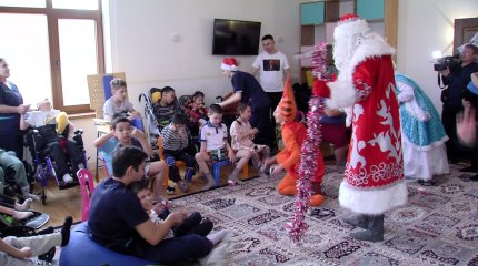 Свыше 50 детей с особыми потребностями получили сегодня подарки в Астане