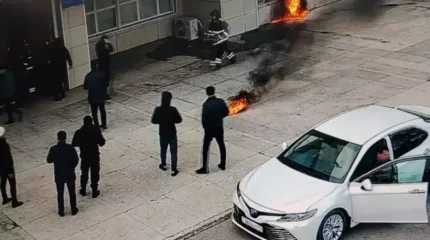 Маңғыстау тұрғыны облыс әкімдігінің алдында өзін-өзі жағып жіберді