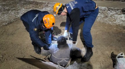 Мужчина провалился в канализационный люк в Уральске