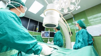 За жизнь совершившего самоподжог рабочего борются врачи в Актау