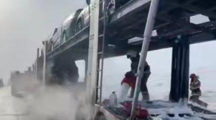 Автовоз загорелся на трассе «Алматы - Ташкент»