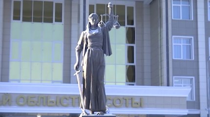 В Костанайской области пьяная пассажирка напала на водителя с ножом