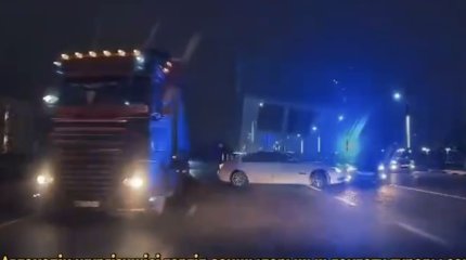 Полицейским пришлось устроить погоню за водителем-должником в Туркестане (ВИДЕО)