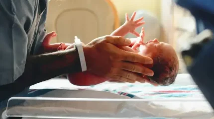 Қарлы бораннан құтқарылған жүкті әйел қыз босанды