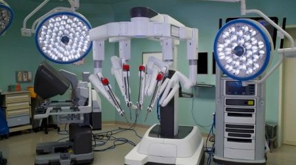 Пациентка умерла после операции с роботом-хирургом